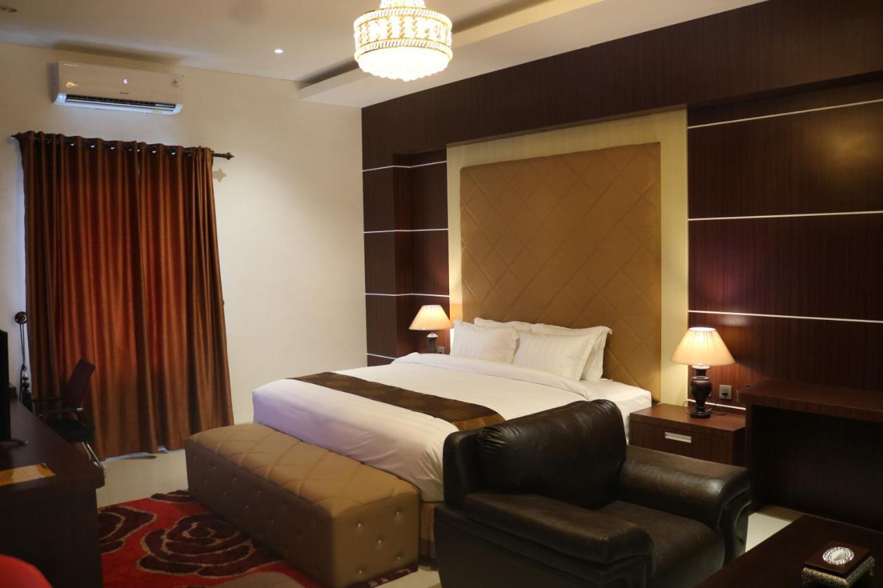 Singapore City Hotel Batu Bara Sungaibalai Εξωτερικό φωτογραφία