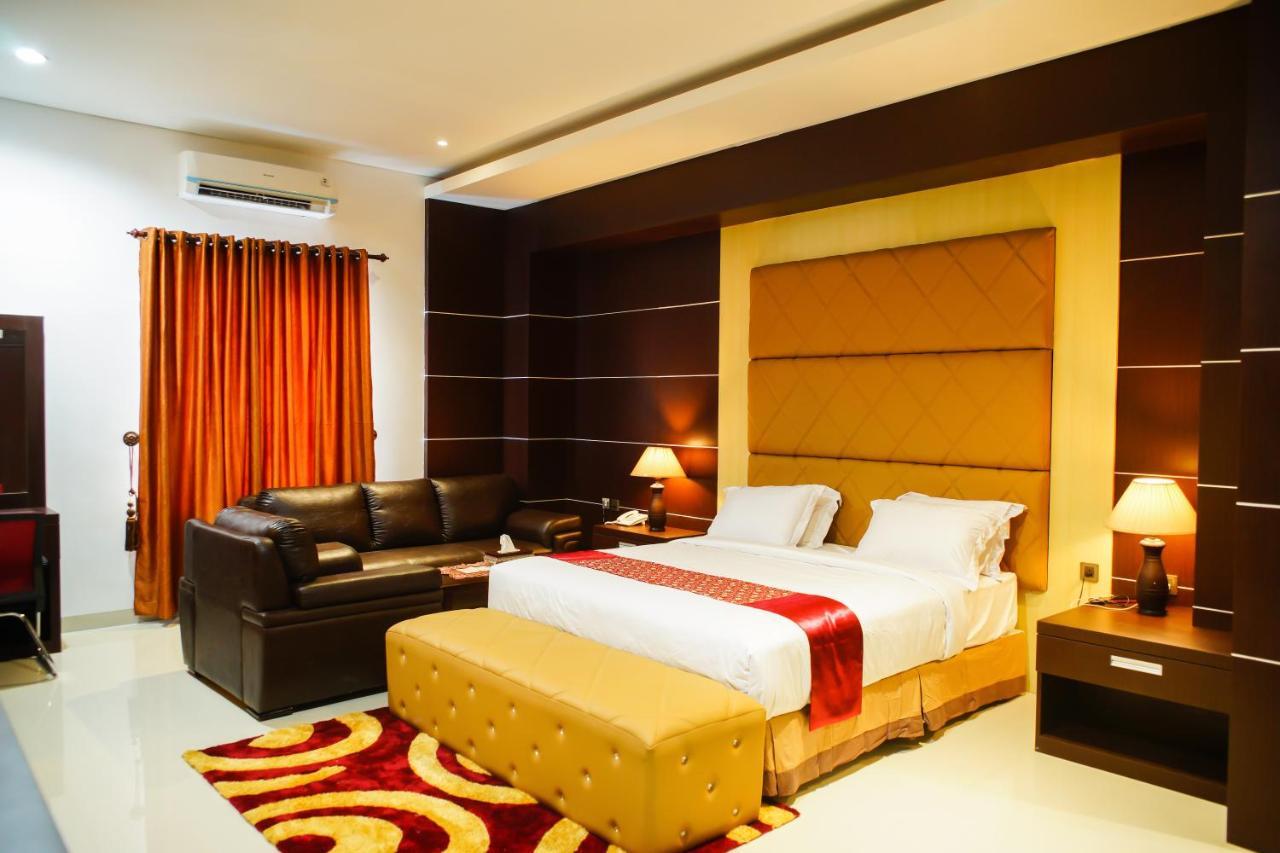 Singapore City Hotel Batu Bara Sungaibalai Εξωτερικό φωτογραφία